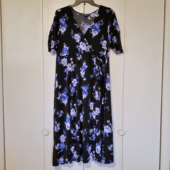 Torrid Black Floral Studio Knit Wrap Dress, NWOT - Picture 2 of 8